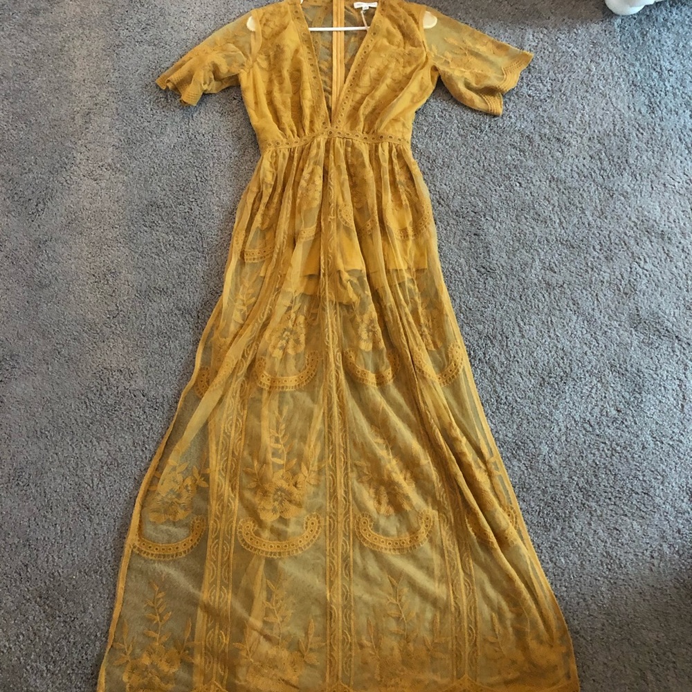 Yellow lacey maxi dress ”NWT” size small